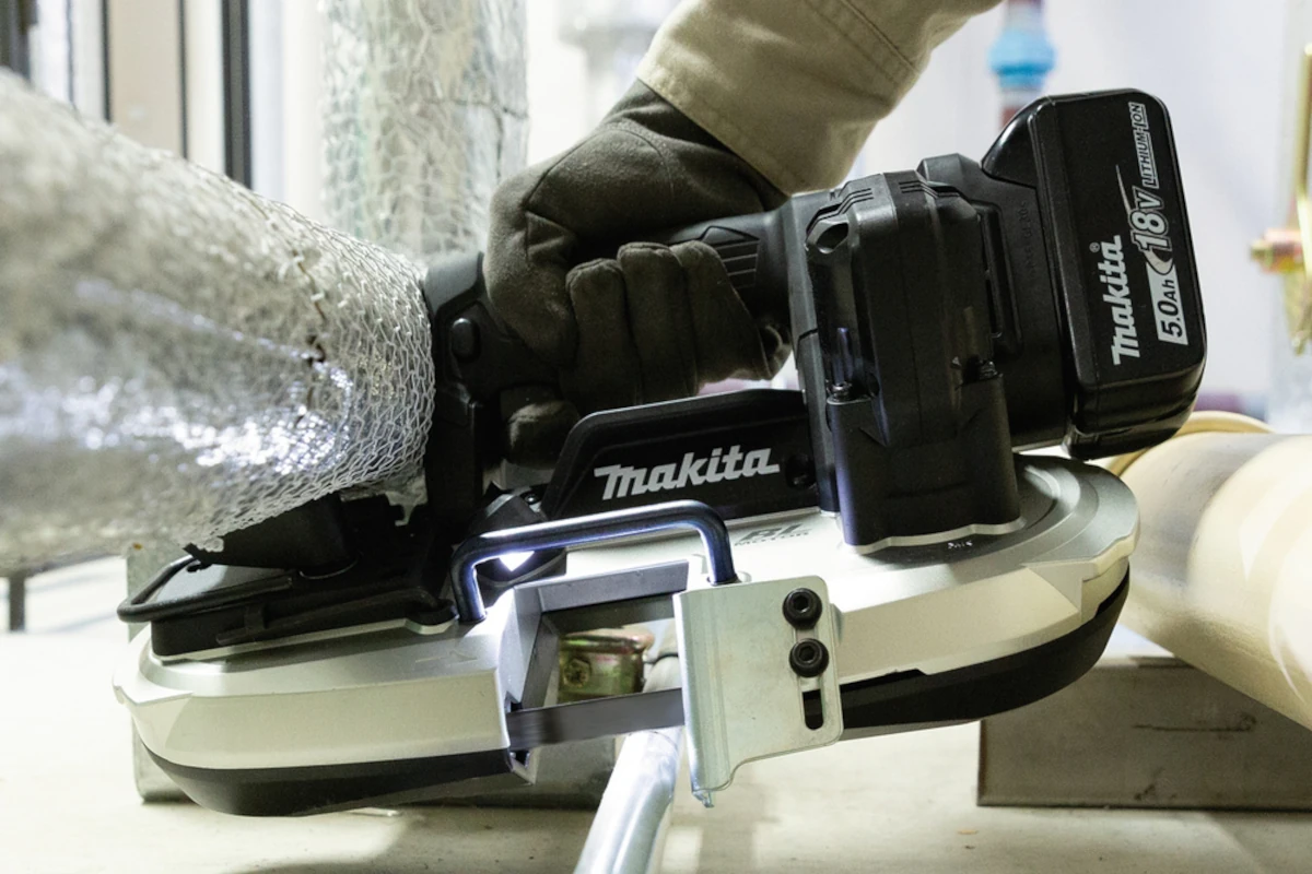 pila-tasmowa-makita-do-metalu