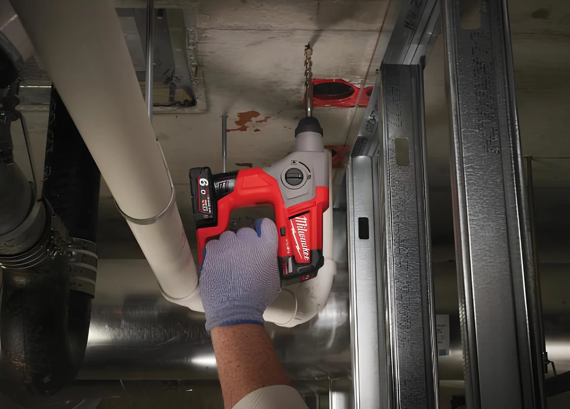 Młotowiertarka Milwaukee M12, model 4933441947