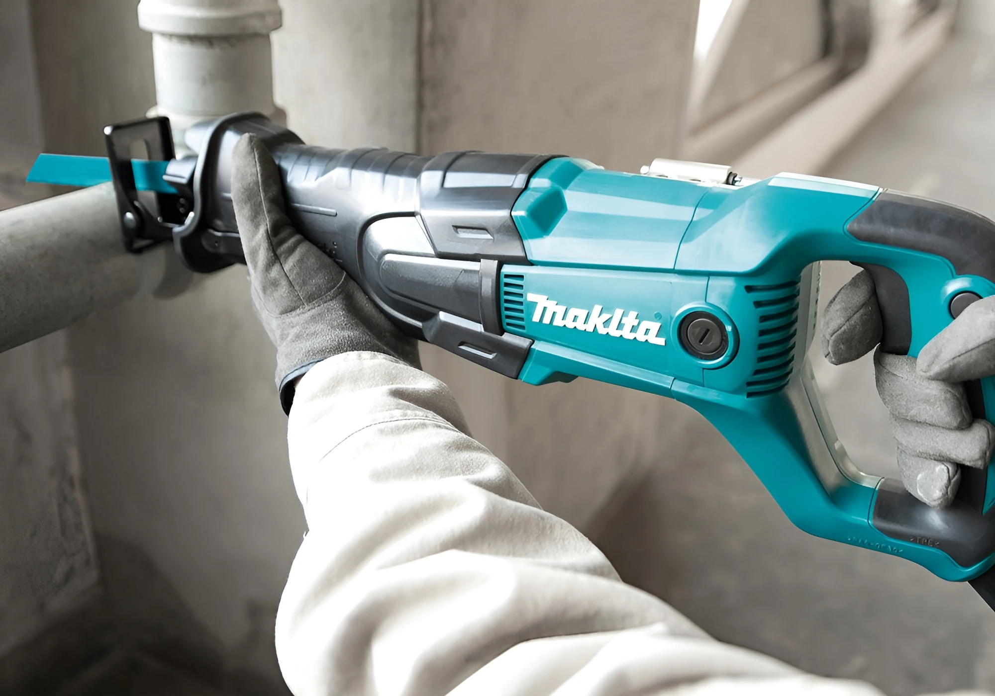 Pilarka szablasta sieciowa, model Makita JR3061T