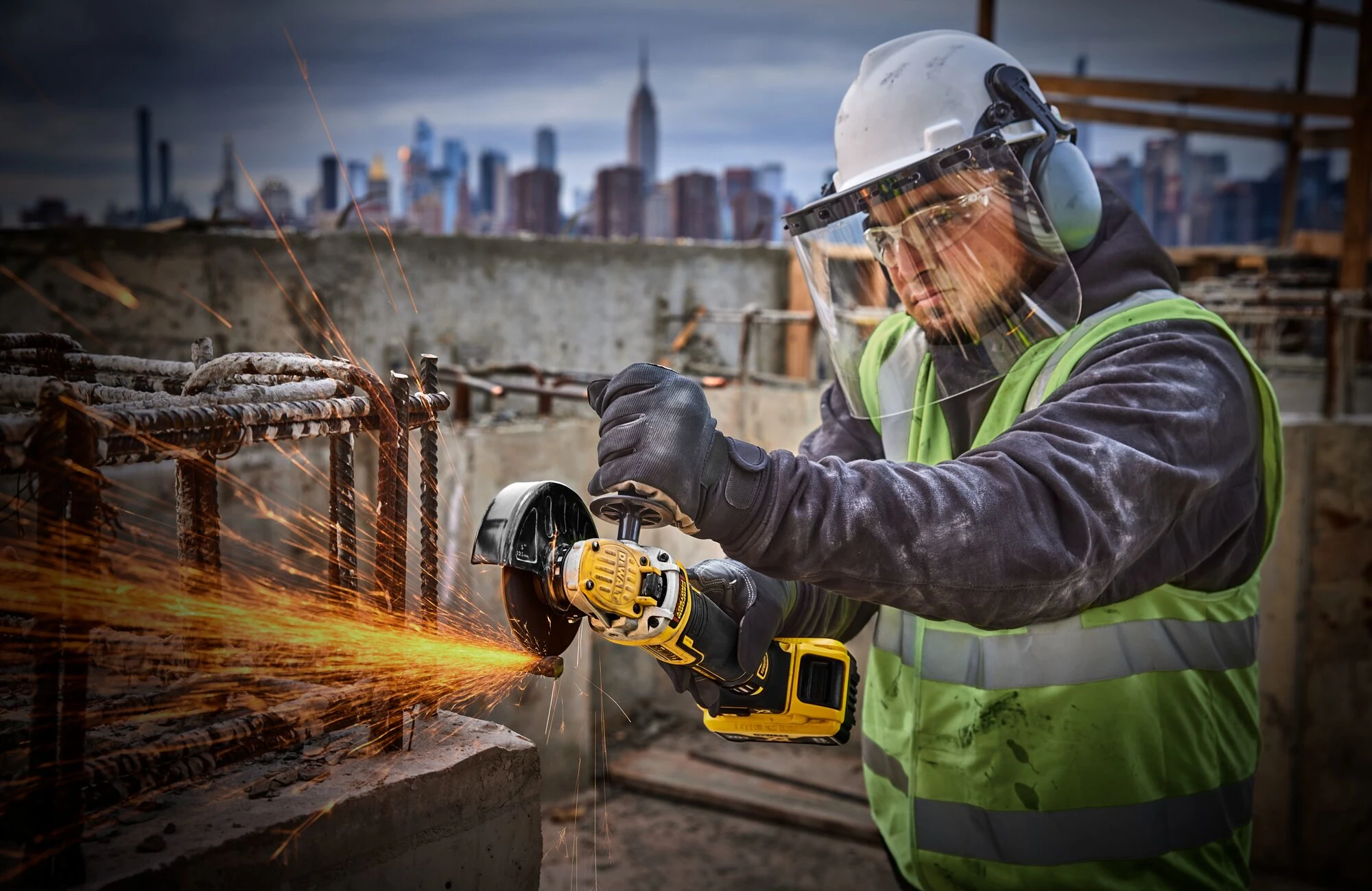 Szlifierka kątowa DeWalt 125 mm, model DCG405P2