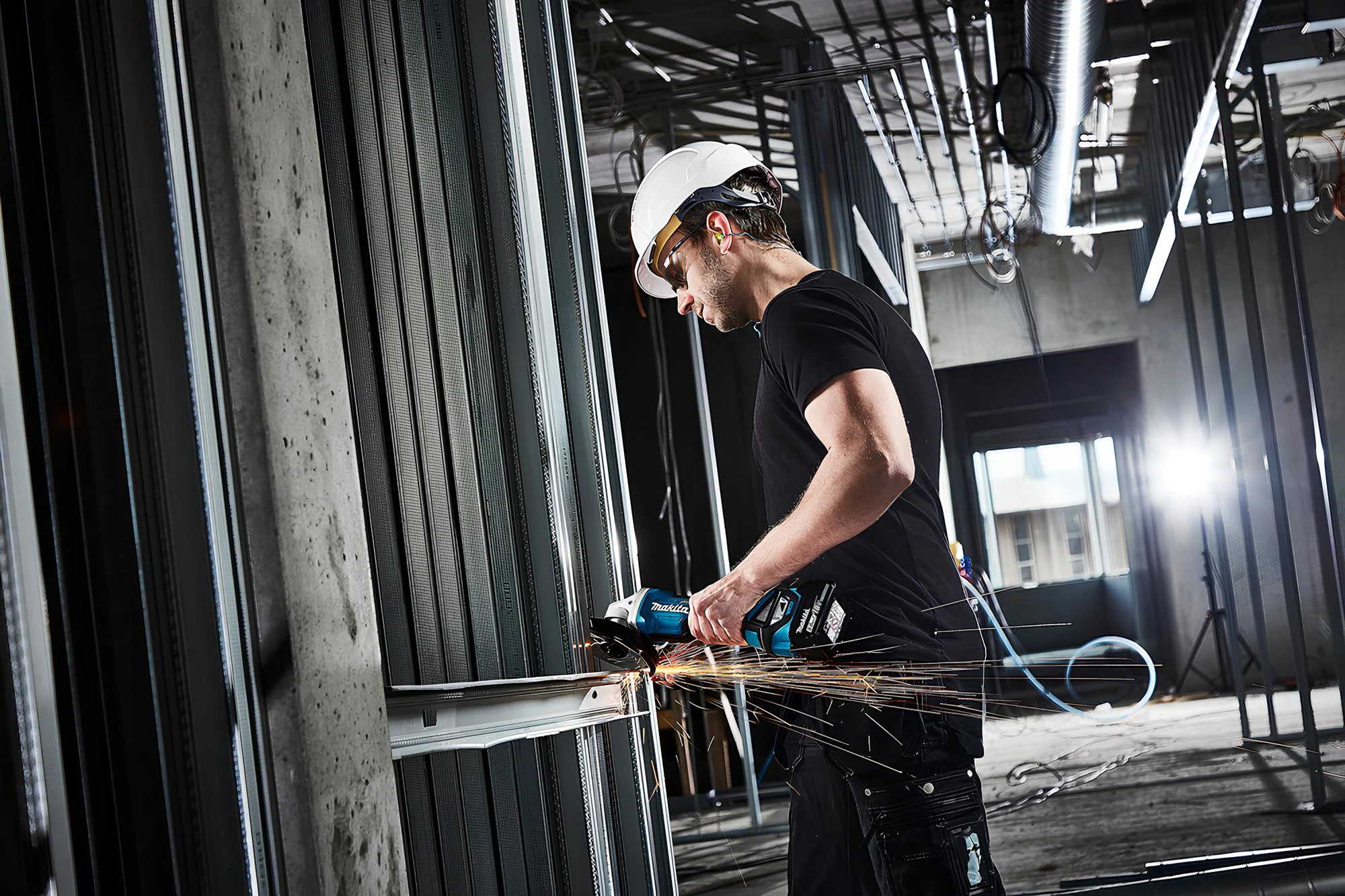 Szlifierka kątowa Makita 125 mm, model DGA518