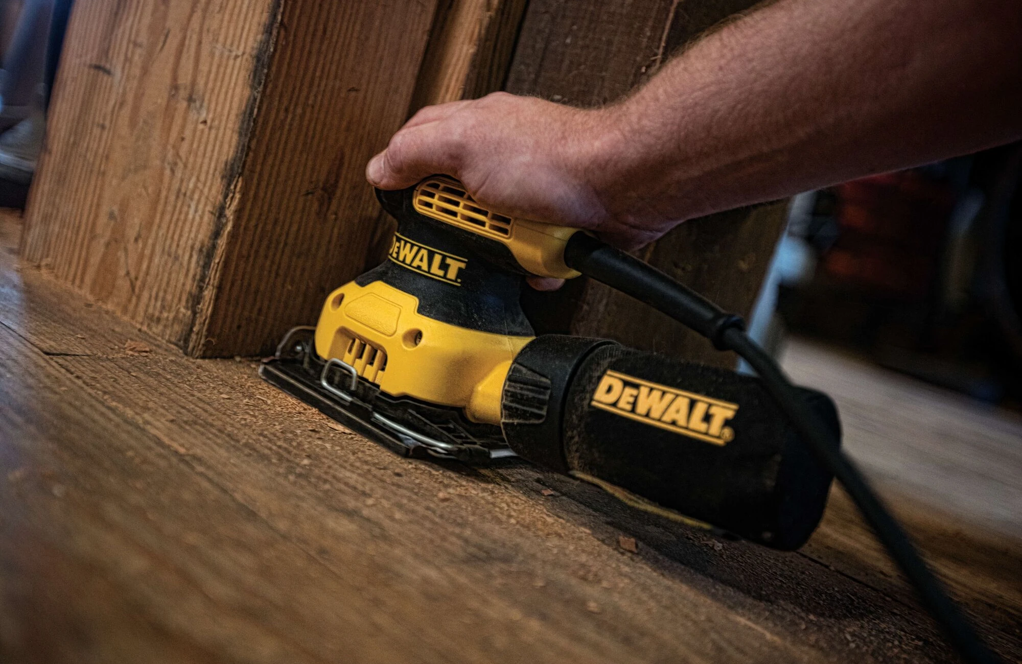 Szlifierka oscylacyjna DeWalt DWE6411