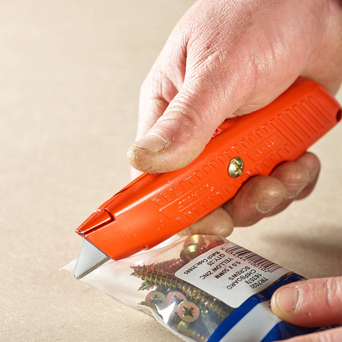 Nóż ze sprężyną Stanley 1-10-189