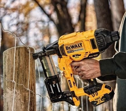 Zszywacz akumulatorowy do siatki ogrodzeniowej Dewalt DCFS950P2