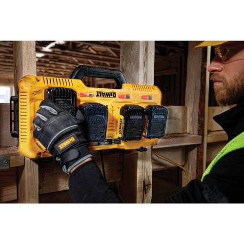 Ładowarka DeWalt DCB104