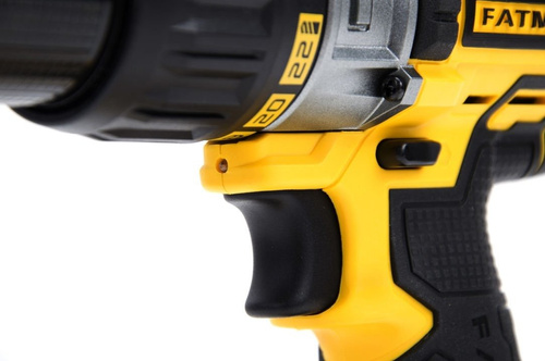 Akumulatorowa wiertarko-wkrętarka z udarem + zestaw akcesoriów 50 szt. Stanley Fatmax FMCK625D2F