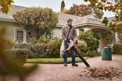 Odkurzacz ogrodowy Stihl SHA 56 z zestawem zasilającym