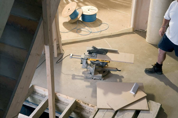 Pilarka stołowa/ukośnica Dewalt D27111