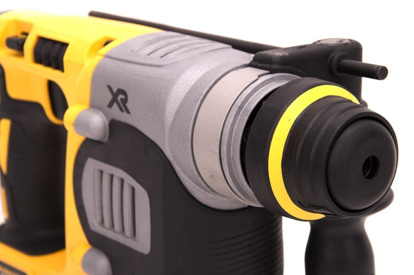 Młotowiertarka Dewalt DCH273 w walizce z zestawem osprzętu