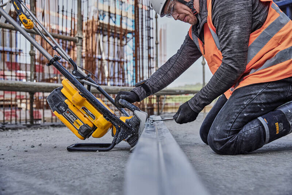 Łata wibracyjna do betonu Dewalt DCPS330AG2