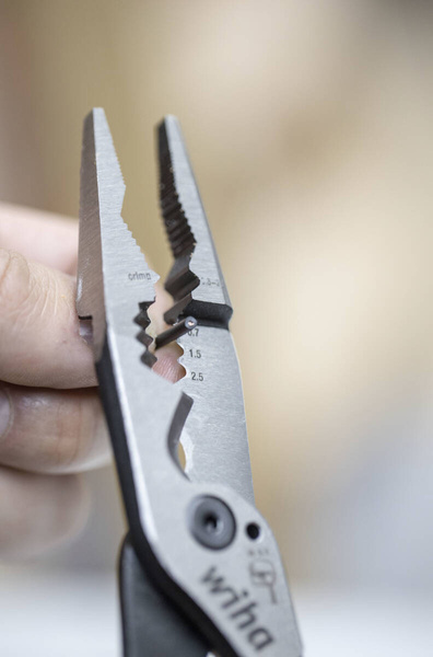 Szczypce uniwersalne 8w1 Wiha 45705