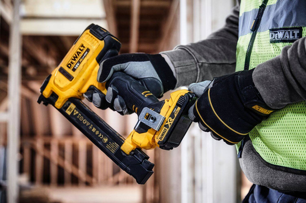 Zszywacz akumulatorowy Dewalt DCN701N