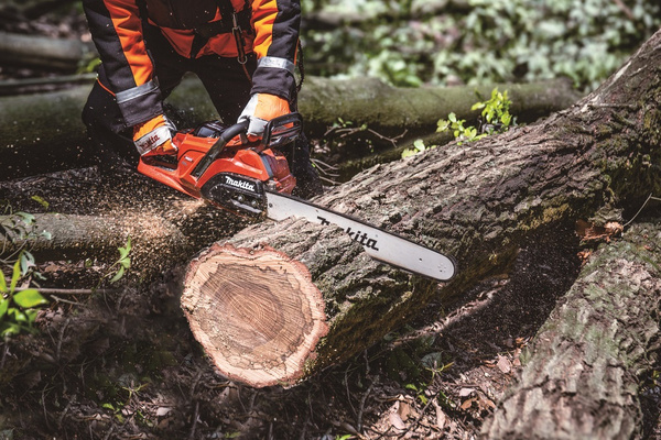 Pilarka łańcuchowa Makita UC030GZ03