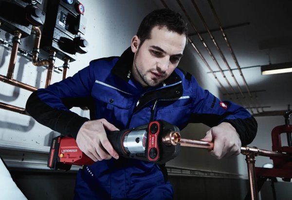 Zaciskarka Rothenberger ROMAX 4000, zestaw szczęk zaciskowych SV 15-22-28 mm, akumulator 4.0 Ah/18 V i ładowarka, EU 1000001925