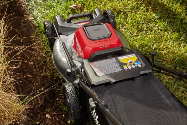 Kosiarka akumulatorowa z napędem Milwaukee M18F2LM53-0