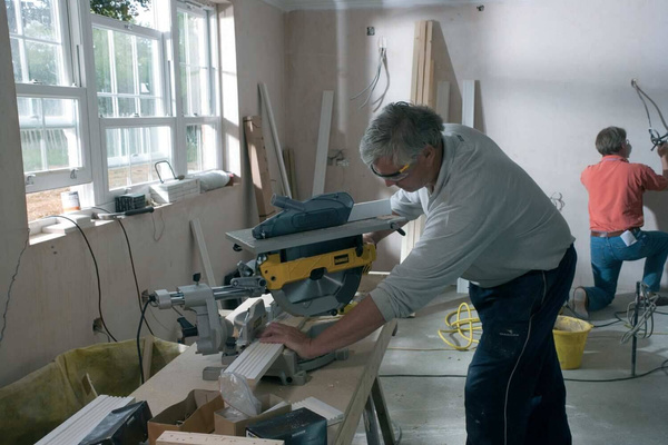 Pilarka stołowa/ukośnica Dewalt D27111