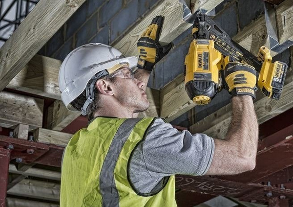 Akumulatorowa gwoździarka DCN693N DeWalt