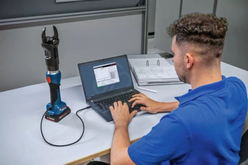 Akumulatorowa przecinarka do kabli Bosch GKH 18V-50 Professional 06019P0000