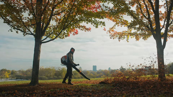 Dmuchawa do liści pldecakowa Stihl BRA 500 BA070115900