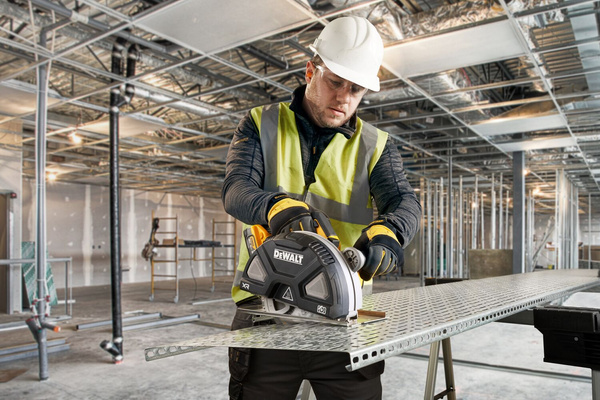 Przecinarka do metalu Dewalt DCS383H2