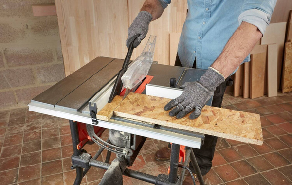 Pilarka stołowa Black & Decker BES720-QS