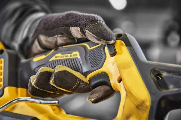 Piła taśmowa Dewalt DCS378N