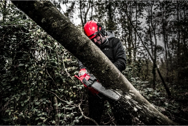 Pilarka łańcuchowa akumulatorowa Milwaukee M18 FCHS-122