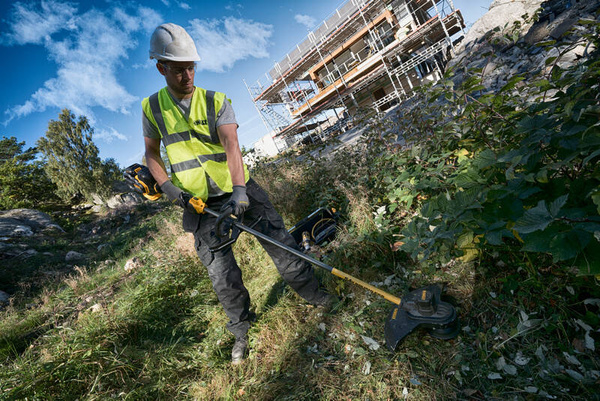 Podkaszarka akumulatorowa Dewalt DCM571X1