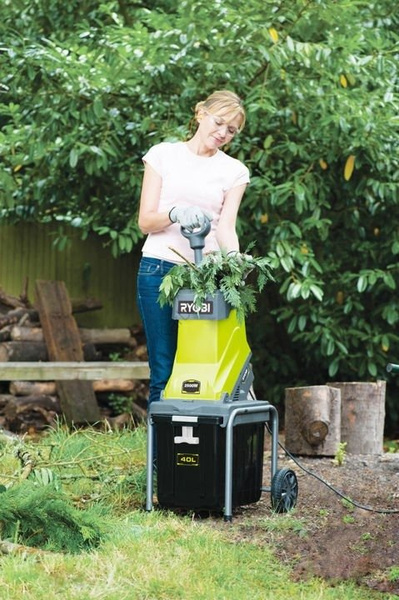Rozdrabniacz do gałęzi 2500W Ryobi RSH2545B