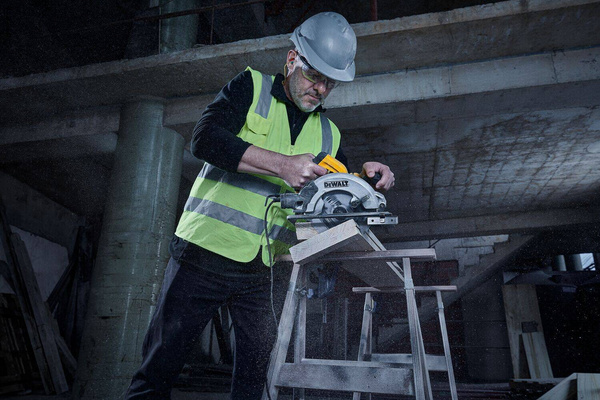 Pilarka tarczowa Dewalt DWE5615