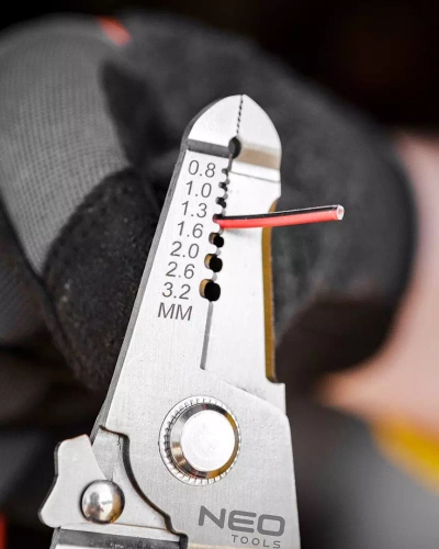 Szczypce do izolacji 6 w 1 NEO Tools 01-549