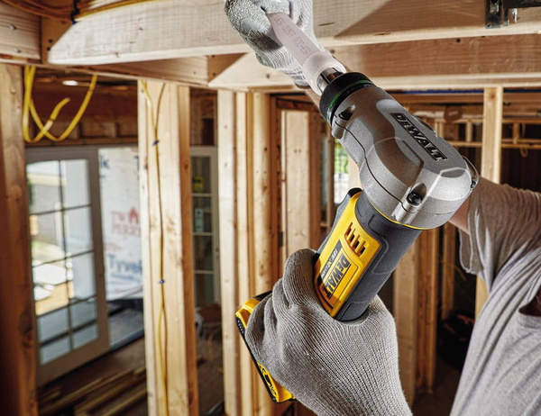 Akumulatorowy rozszerzacz do rur PEX DCE400D2-QW DeWALT