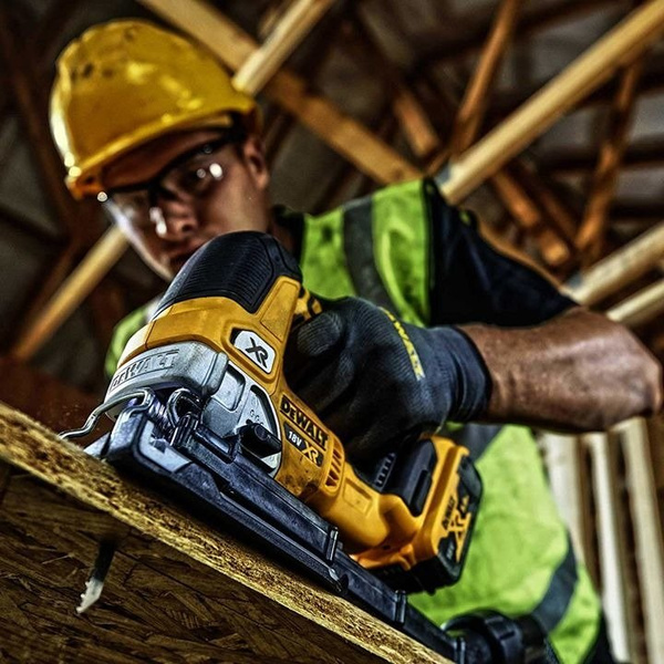 Wyrzynarka Dewalt DCS334N