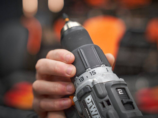 Zestaw elektronarzędzi Dewalt DCK200MM2T