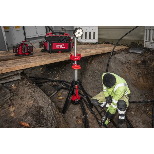 Lampa budowlana 2800 lm Milwaukee M18 SAL2-0