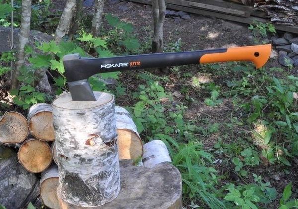 Siekiera Fiskars X17 M 1015641