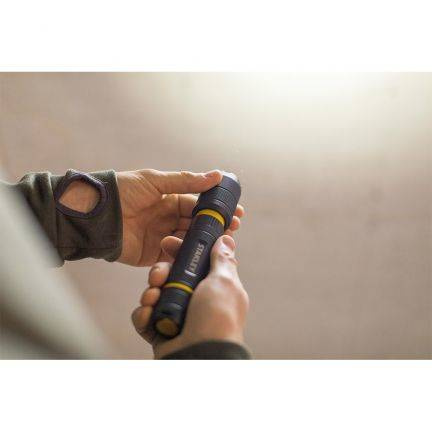 Latarka kieszonkowa na baterie Stanley FatMax FMHT81511-0