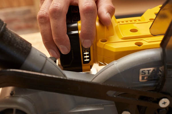 Ukośnica Stanley Fatmax SFMCS701M1