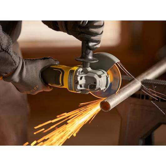 Szlifierka kątowa Stanley Fatmax 125mm 18V V20 2x4.0Ah SFMCG700M2K-QW