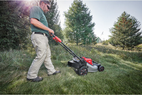 Kosiarka akumulatorowa z napędem Milwaukee M18F2LM53-0