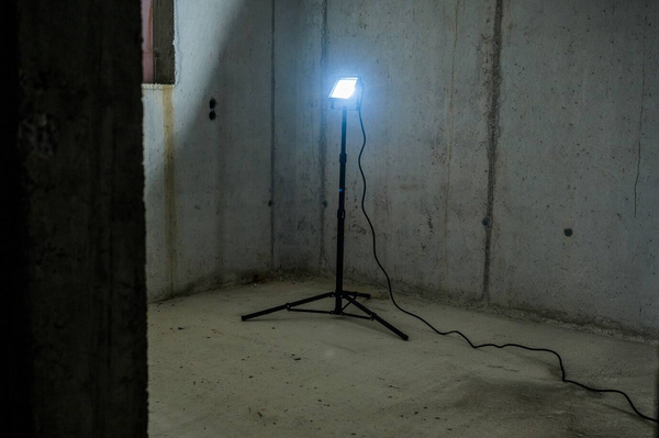 Reflektor LED na statywie JARO 7060 T 50 W