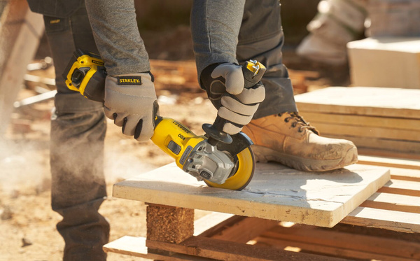 Szlifierka kątowa Stanley Fatmax SFMCG710B