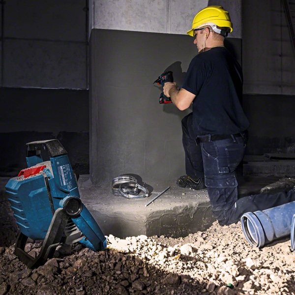 Lampa budowlana Bosch GLI 18V-2200 C