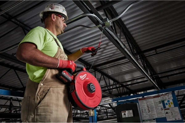 Urządzenie do przeciągania przewodów bez bębna i linki Milwaukee M18 FPFT-0