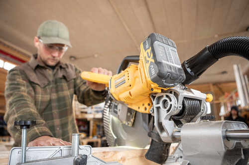 Ukośnica Dewalt DCS782N