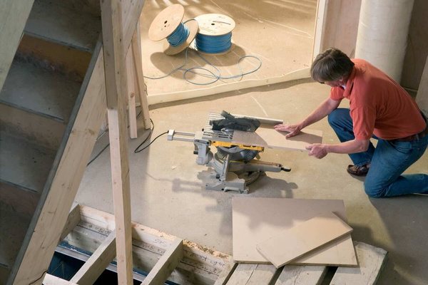 Pilarka stołowa/ukośnica Dewalt D27111