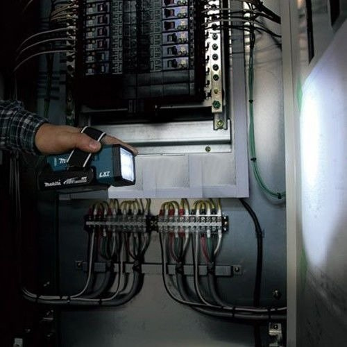 Akumulatorowa latarka BML186 Makita 