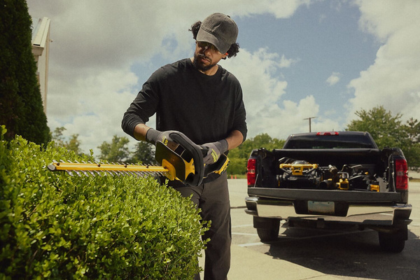 Nożyce do żywopłotu Dewalt DCMHT562N