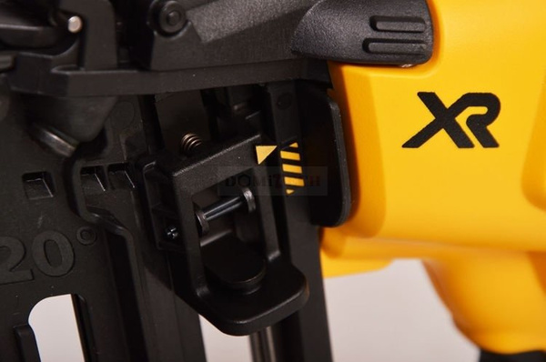 Gwoździarka Dewalt DCN660D2