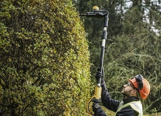 Nożyce do żywopłotu na wysięgniku Dewalt DCMPH566P1